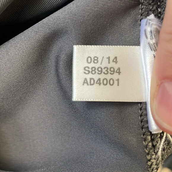 Adidas Team Canada capris leggings. Size small - Picture 6 of 6